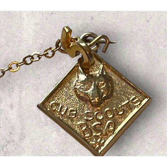 Boy, Cub and Girl Scout lot of vintage pins - Picture 9 of 9